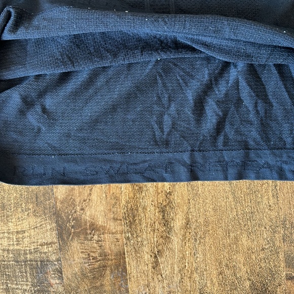 Lululemon tank. - Picture 7 of 7